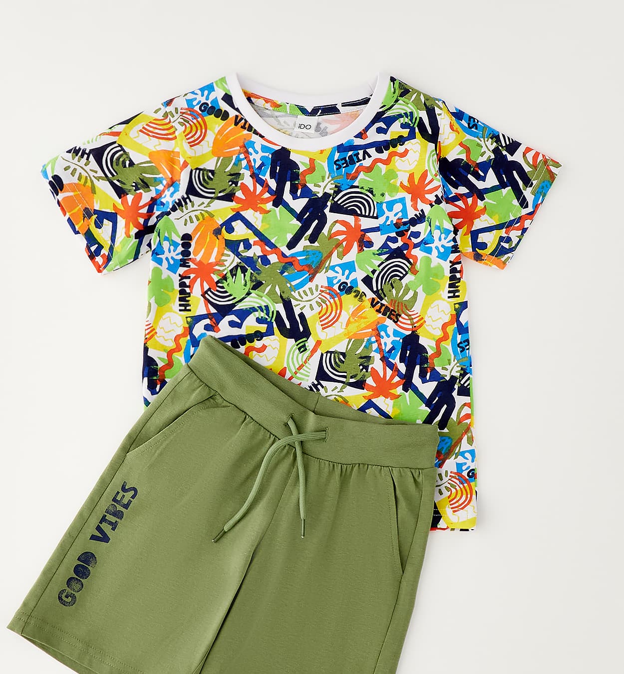 Kolorowy komplet z t-shirtem i szortami iDO - 4G441