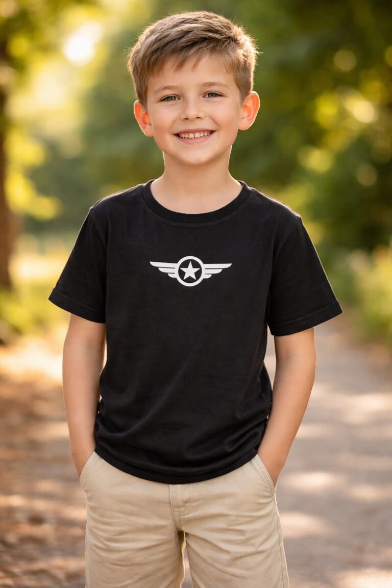 Czarny t-shirt chłopięcy z białą aplikacją Entlik